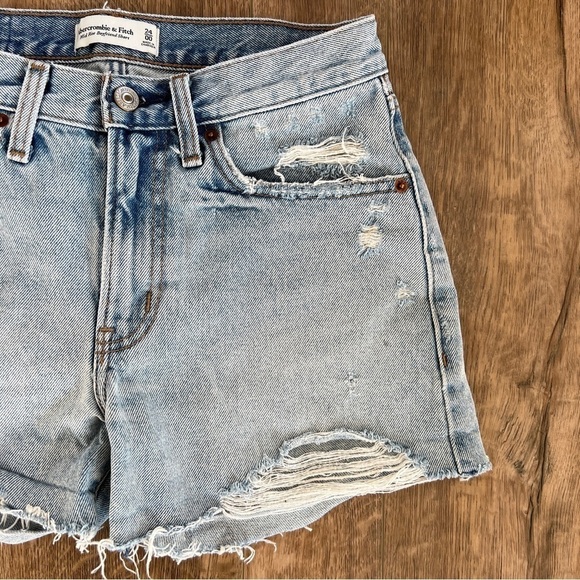 Abercrombie & Fitch Mid Rise Boyfriend Distressed Denim Raw Hem Jean Shorts - Picture 5 of 16